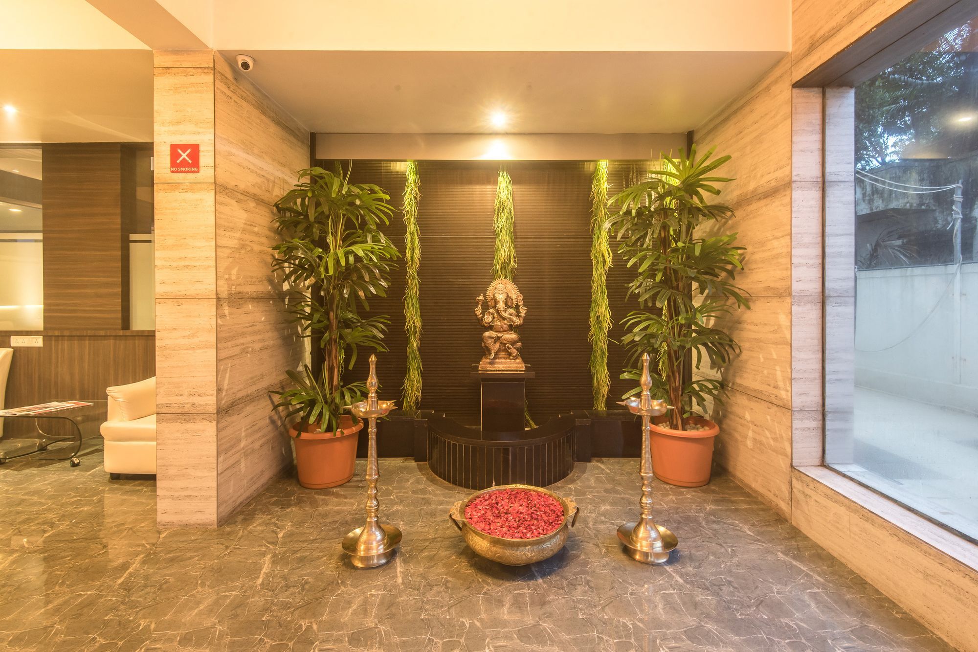 Oyo 78245 Collection O Hotel Crown Inn ナビムンバイ エクステリア 写真